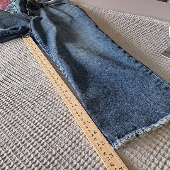 Chicos Jeans Womens 1 Medium 8 Blue Perfect Girlfriend Straight Leg Capri Raw - Picture 9 of 10